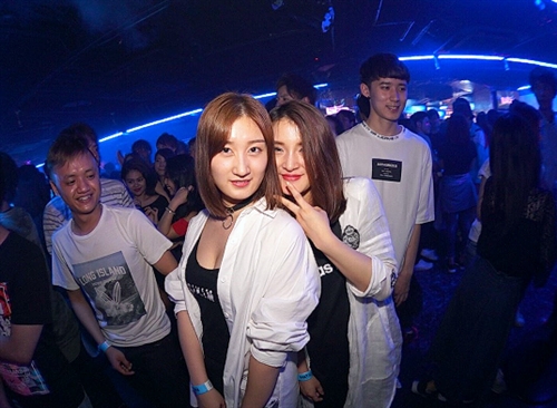 �N���u�Ńi���p